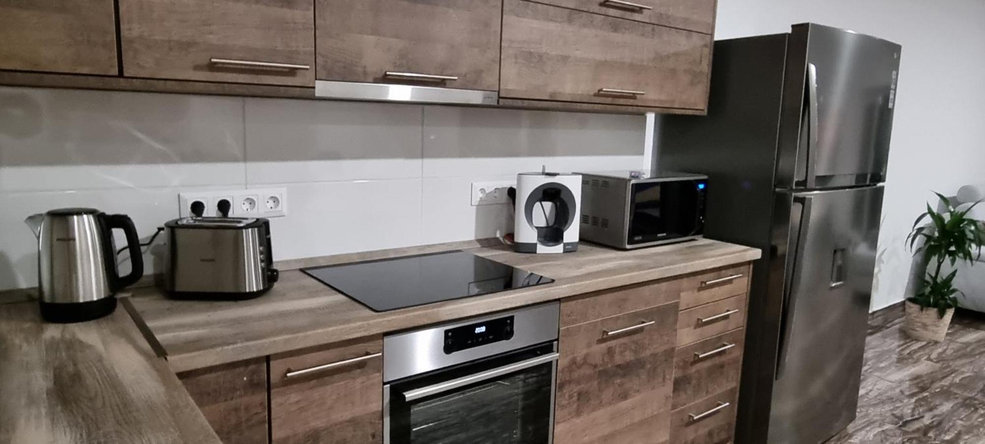 Hos Vendeghaz Miskolc -Oenallo Vendeghaz, Mely Csak Az Oenoeke Buitenkant foto